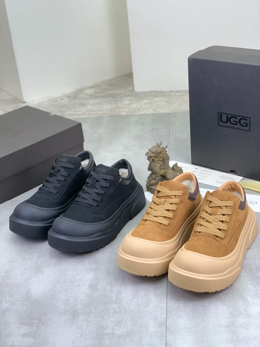 Men's shoes 💰P640 New arrival 🆕🆕🆕 IUGGI men's shoes New winter thick-soled height-increasing sneakers Men's retro genuine leather casual shoes Full cowhide Wool lining Velvet warm Martin boots Thick-soled heightening lace-up casual and comfortable short boots Accent style ~ low-cut shoes Men's toe-layer cowhide high-end Martin boots Thick-soled heightening large-toe sneakers Size number: 39-44 Two colors